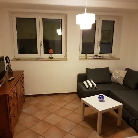 Schones Souterrain-appartement In Schlossnahe Oberschleißheim