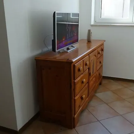 Schones Souterrain-appartement In Schlossnahe Appartement Oberschleißheim