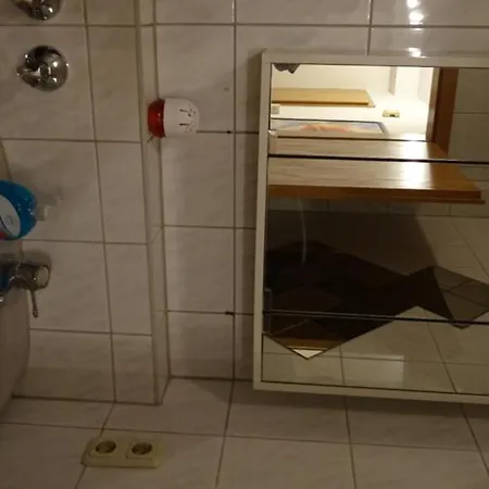 Schones Souterrain-appartement In Schlossnahe Appartement *