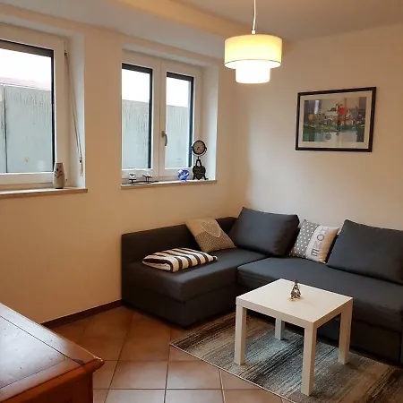 Appartement Schones Souterrain-appartement In Schlossnahe Oberschleißheim