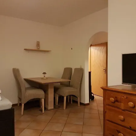 Appartement Schones Souterrain-appartement In Schlossnahe *