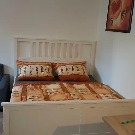Schones Souterrain-appartement In Schlossnahe Appartement
